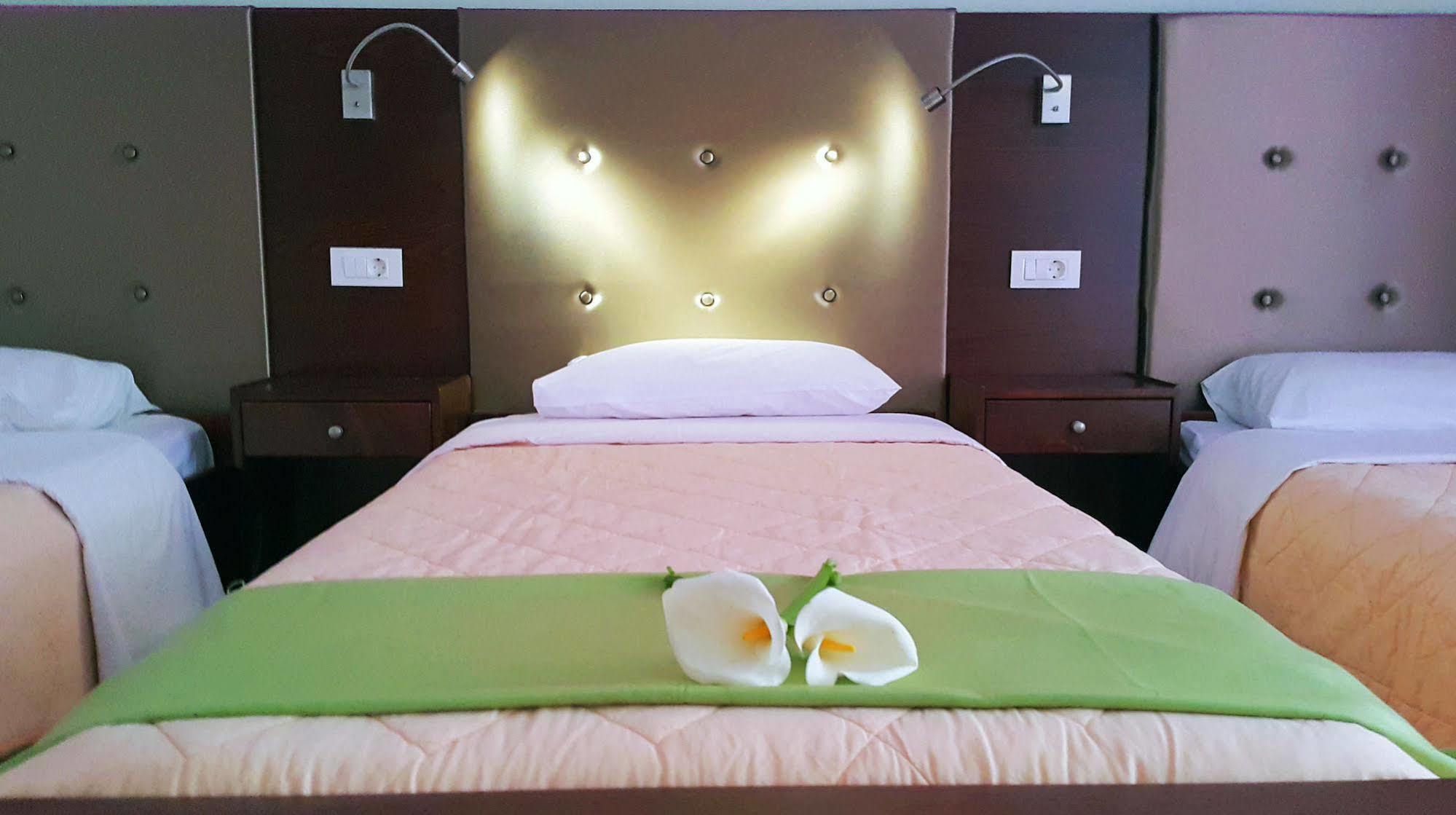Paradosi Rooms Igoemenitsa Buitenkant foto