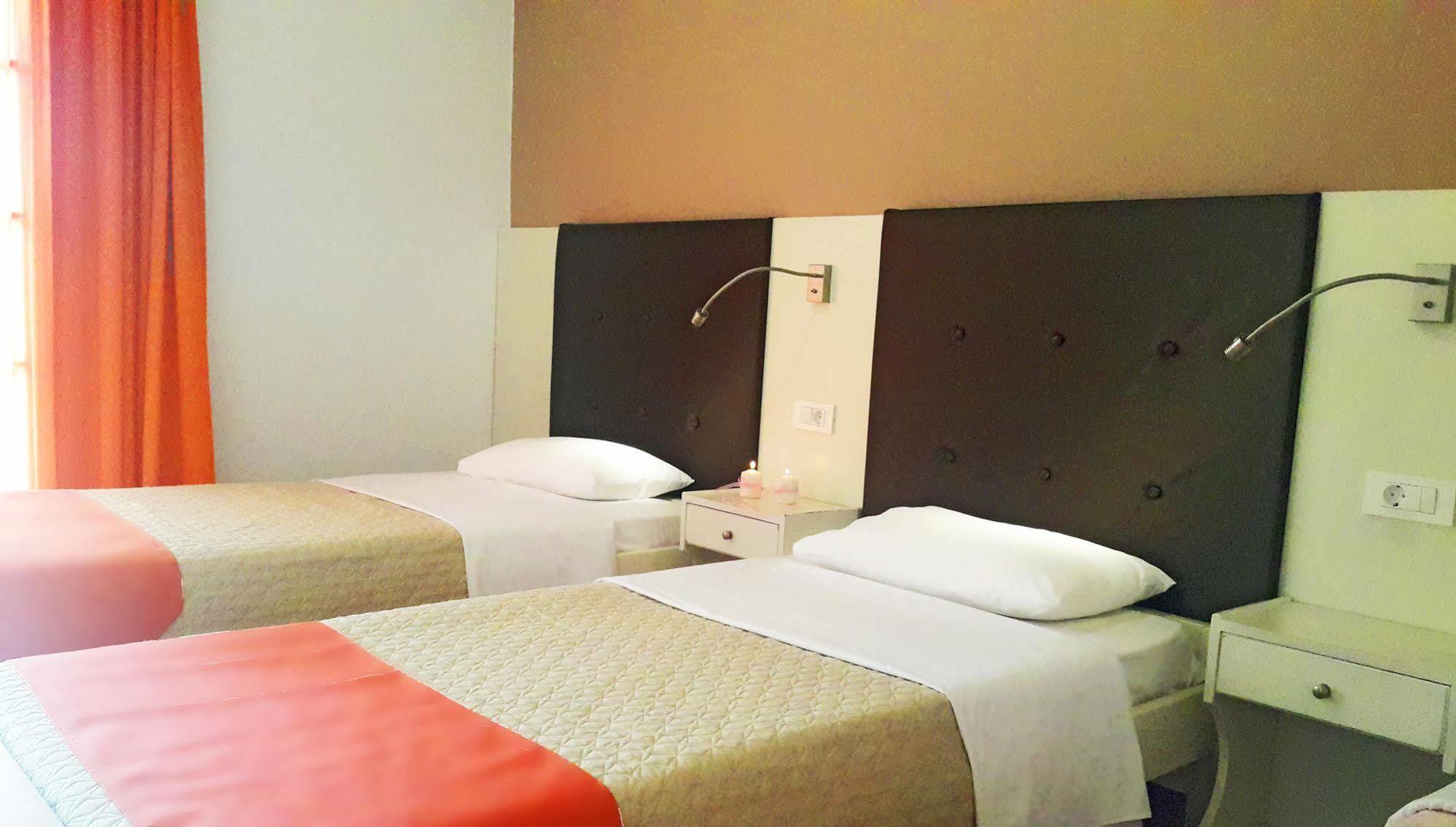 Paradosi Rooms Igoemenitsa Buitenkant foto