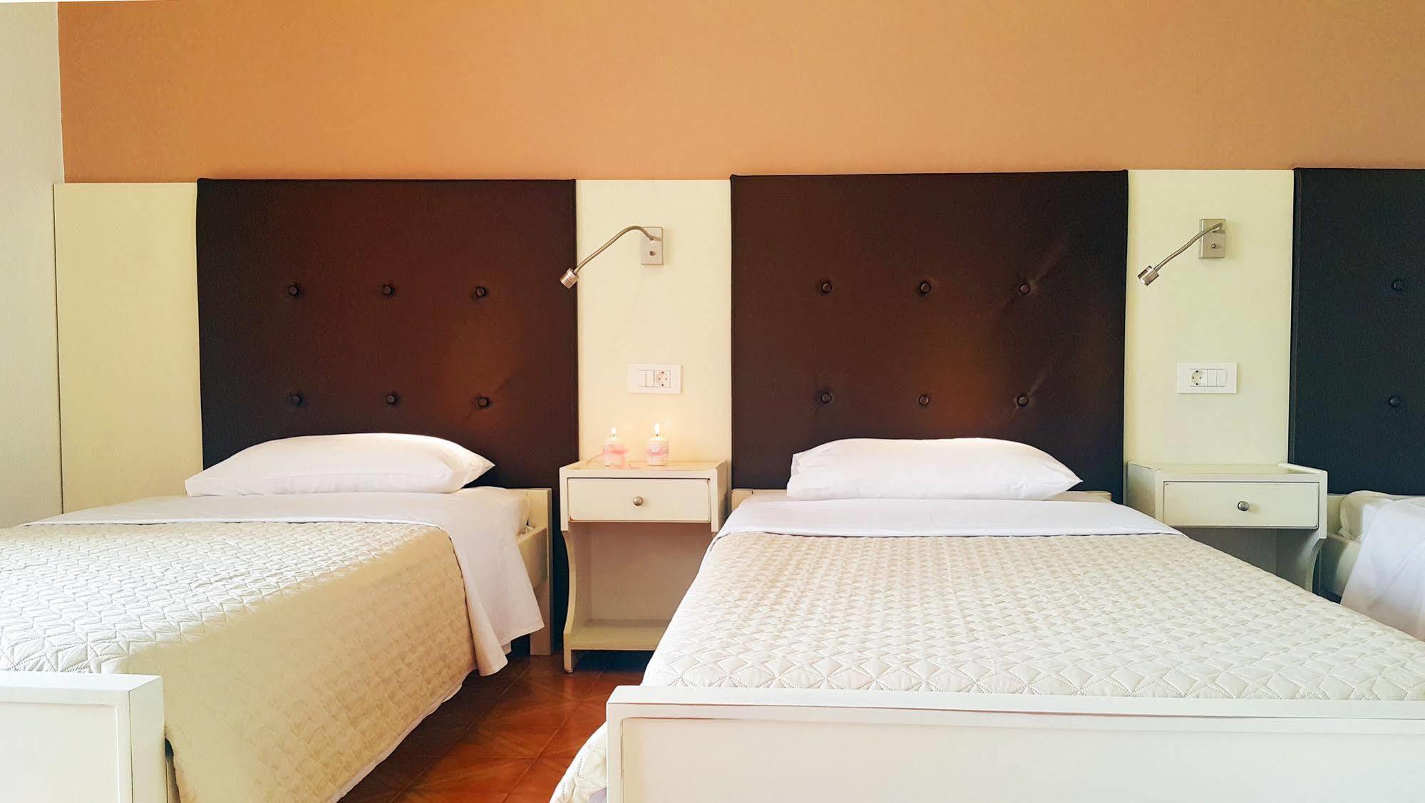 Paradosi Rooms Igoemenitsa Buitenkant foto