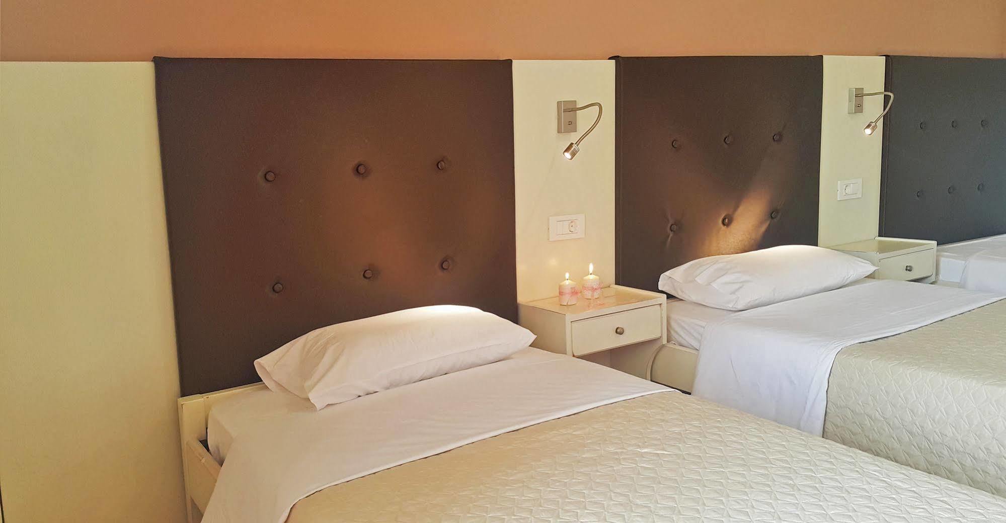 Paradosi Rooms Igoemenitsa Buitenkant foto